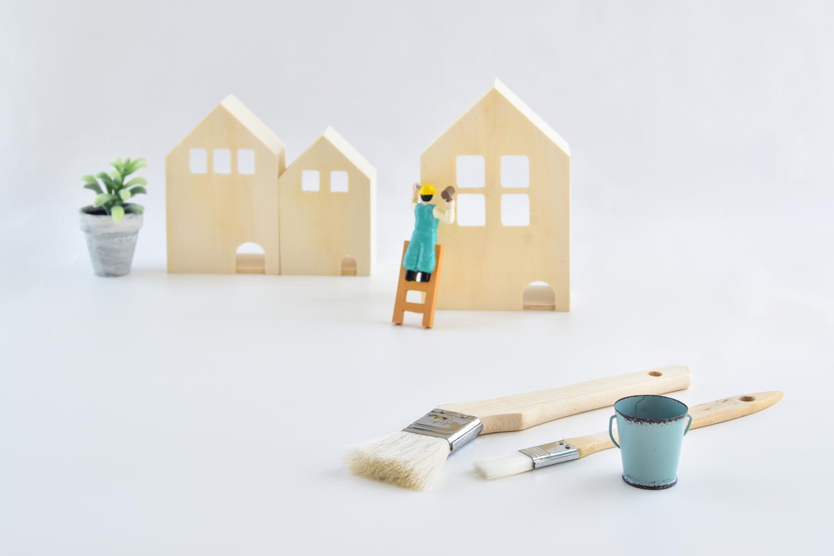 ー外壁塗装の塗料比較ガイド｜アクリル・ウレタン・シリコン・フッ素の違いとは？ー